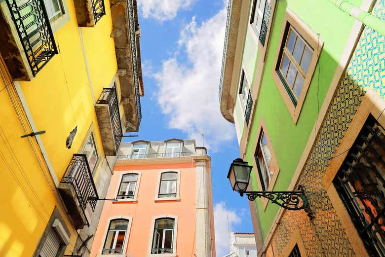 Façades colorées de Bairro Alto