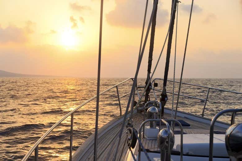 Balade en voilier au coucher de soleil