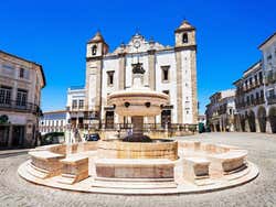 Evora, Place de Giraldo