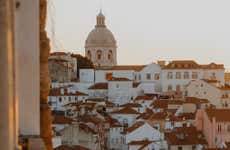 Visite de nuit dans Alfama + dîner-spectacle de fado